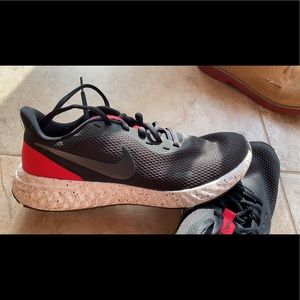 Men’s Nike Revolution sneaker